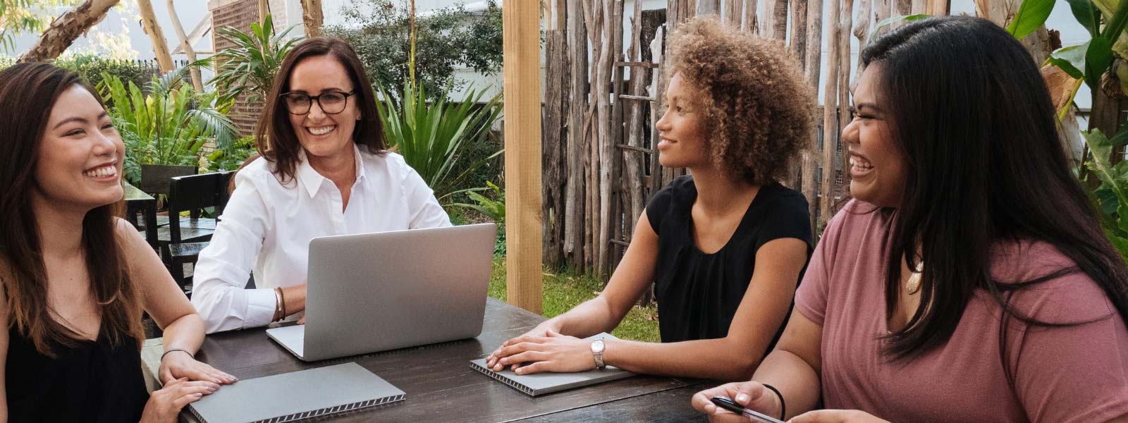 Women-in-a-meeting-in-the-tropics-2